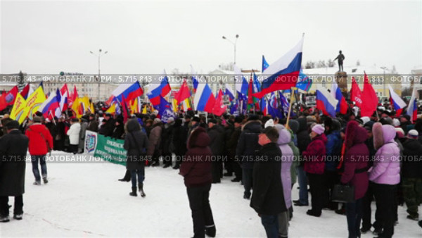 Русские люди поддерживают Крым в Петрозаводске на 16 марта 2014. Редакционное видео, видеограф Павел С. / Фотобанк Лори