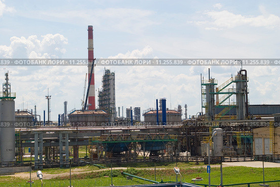Рязань, установки Рязанской нефтеперерабатывающей компании (2015 год). Редакционное фото, фотограф Татьяна Юни / Фотобанк Лори