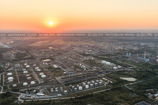 Рязанская нефтеперерабатывающая компания, завод с высоты (2012 год). Редакционное фото, фотограф Евгений Леонов / Фотобанк Лори