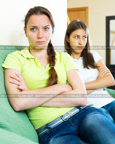 Sad young women looking away. Стоковое фото, фотограф Яков Филимонов / Фотобанк Лори