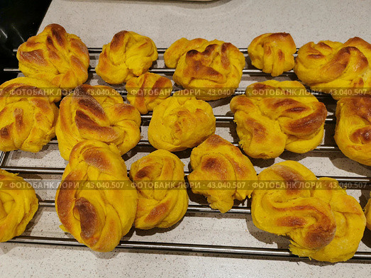 Saffron bun on kitchen background. Стоковое фото, фотограф Tamara Sushko / Фотобанк Лори