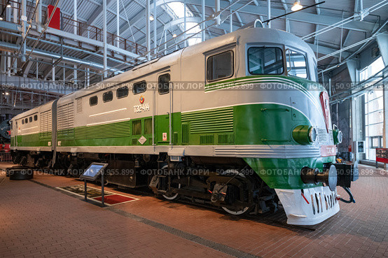 SAINT PETERSBURG, RUSSIA - JANUARY 12, 2022: Soviet mainline two-section diesel locomotive TE2 exhibit of the Russian Railways Museum. Редакционное фото, фотограф Виктор Карасев / Фотобанк Лори