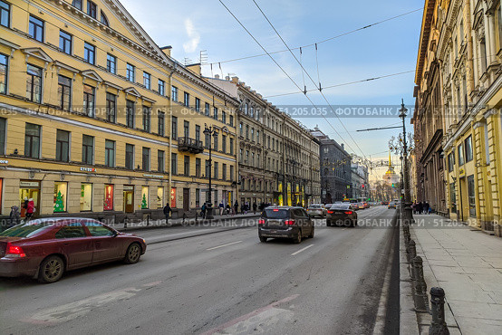 Saint-Petersburg, Russia - January 9th, 2021. Traffic on the streets of Saint-Petersburg. Редакционное фото, фотограф Denis Vostrikov / Фотобанк Лори
