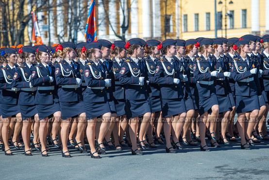 SAINT PETERSBURG, RUSSIA - MAY 06, 2018: Female cadets of the Academy of the Ministry of Internal Affairs march in parade formation. Parade in honor of Victory Day. Редакционное фото, фотограф Виктор Карасев / Фотобанк Лори