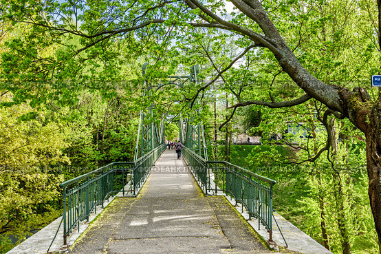 SAINT-PETERSBURG, RUSSIA - MAY 17, 2016: Makarovsky bridge is pedestrian bridge across the Petrovsky ravine. Kronstadt, Russia. Редакционное фото, фотограф Галина Ермолаева / Фотобанк Лори
