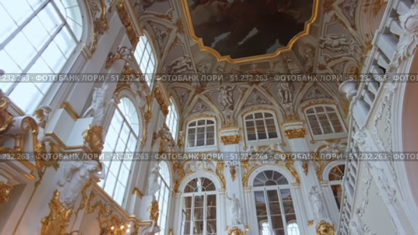 Saint-Petersburg, Russia - May 18th, 2022. Interiors of the State Hermitage Museum. Редакционное видео, видеограф Denis Vostrikov / Фотобанк Лори