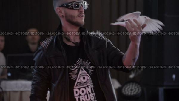 SAINT-PETERSBURG, RUSSIA, MAY 6, 2017: Magician on a stage. Редакционное видео, видеограф Алексей / Фотобанк Лори