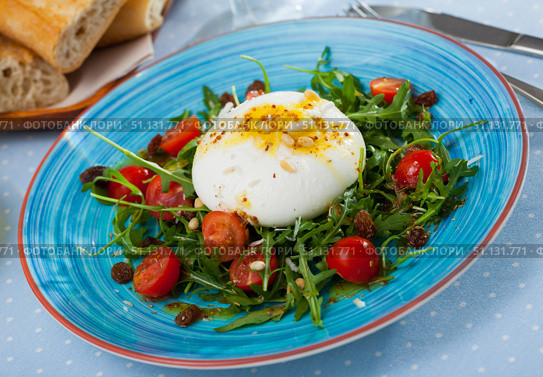 Salad with Italian burrata cheese; arugula and cherry tomatoes. Стоковое фото, фотограф Яков Филимонов / Фотобанк Лори