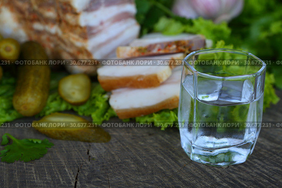 Сало с мясной прослойкой с водкой. Стоковое фото, фотограф Марина Володько / Фотобанк Лори