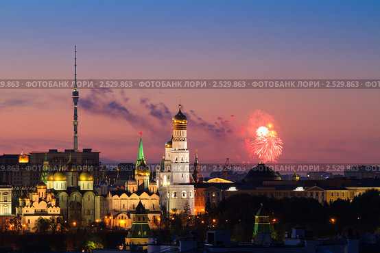 Салют 9 мая на Московского Кремля (2011 год). Стоковое фото, фотограф Донцов Евгений Викторович / Фотобанк Лори