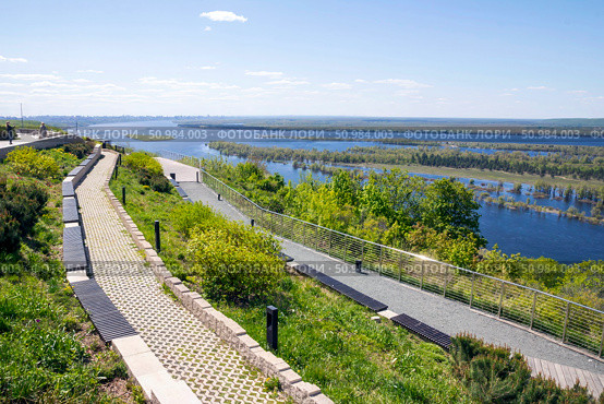 Samara Luka. View of the Volga, Zhigulevsky Gate. Helipad (2024 год). Стоковое фото, фотограф Акиньшин Владимир / Фотобанк Лори