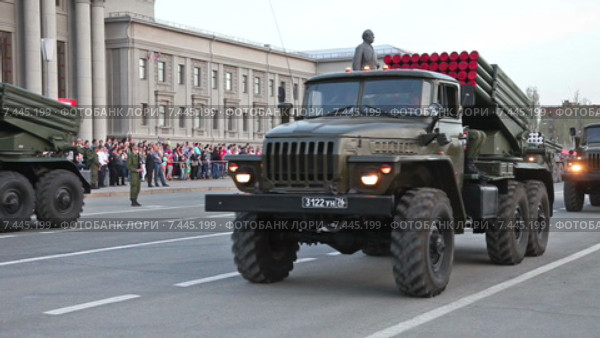 Самара. РСЗО Град во время тренировки военного парада 4 мая 2015 г. Редакционное видео, видеограф FotograFF / Фотобанк Лори