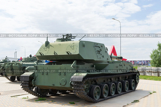 Самоходная 152 мм гаубица 2С3 «Акация» в парке Патриот, выставка военной техники, артиллерия. Средняя Ахтуба, Волгоградская область, Россия. (2024 год). Редакционное фото, фотограф Андрей Цыганков / Фотобанк Лори