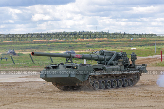 Самоходная 203мм пушка 2С7М "Малка" на полигоне Алабино, московской области. Международный военно-технический форум "Армия-2018" Редакционное фото, фотограф Игорь Долгов / Фотобанк Лори