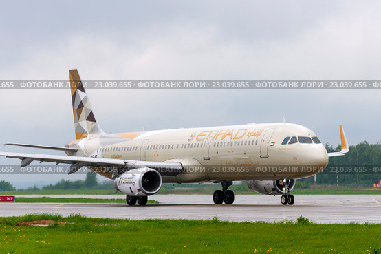 Самолет Airbus A321 компании Etihad airlines (2016 год). Редакционное фото, фотограф Андрей Радченко / Фотобанк Лори