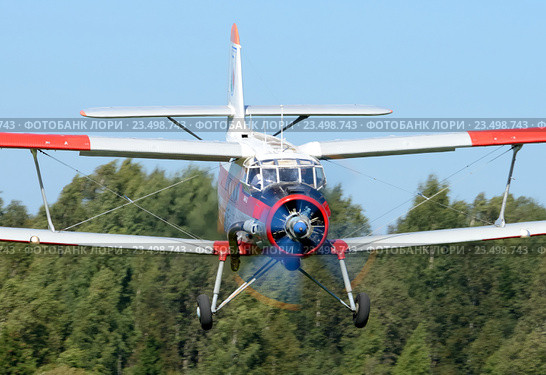 Самолет Ан-2 (бортовой RA-35171) в полете, аэродром Орловка (2016 год). Редакционное фото, фотограф Alexei Tavix / Фотобанк Лори