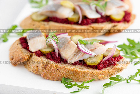 Sandwiches, toasts with salted herring and beetroot pate. Стоковое фото, агентство Ingram Publishing / Фотобанк Лори