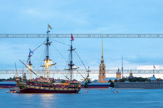 Санкт-Петербург День ВМФ 2023 Исторический парусник "Полтава" на фоне петропавловской крепости. Редакционное фото, фотограф Литвяк Игорь / Фотобанк Лори
