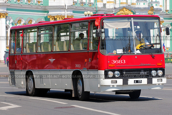Санкт-Петербург. Парад ретро-автобусов. Междугородний автобус Икарус 256 (2016 год). Редакционное фото, фотограф Александр Тарасенков / Фотобанк Лори