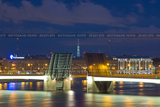 Санкт-Петербург. Разводка Володарского моста (2018 год). Редакционное фото, фотограф Литвяк Игорь / Фотобанк Лори