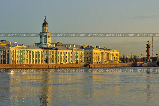 Санкт-Петербург утром. Река Нева. Вид на Кунсткамеру (2016 год). Стоковое фото, фотограф Александр Алексеев / Фотобанк Лори