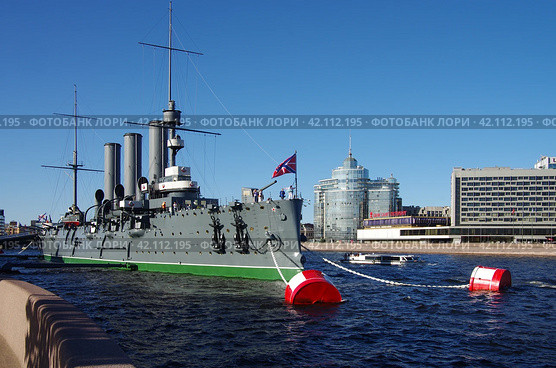 Санкт-Петербург. Вид на крейсер "Аврора" (2023 год). Редакционное фото, фотограф Natalia Sidorova / Фотобанк Лори
