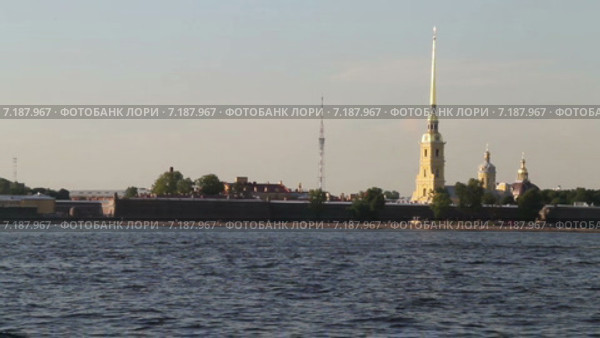 Санкт-Петербург, вид на Петропавловскую крепость с Дворцовой набережной (2013 год). Стоковое видео, видеограф Сергей Дубров / Фотобанк Лори
