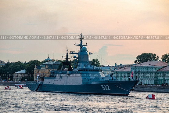 Санкт-Петербург  Военный корабли на рейде в акватории Невы.  Корвет "Бойкий"  (Бортовой номер 532) (2024 год). Редакционное фото, фотограф Литвяк Игорь / Фотобанк Лори