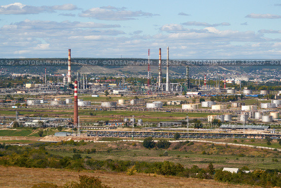 Саратовский нефтеперерабатывающий завод. Стоковое фото, фотограф Сергей Федулов / Фотобанк Лори