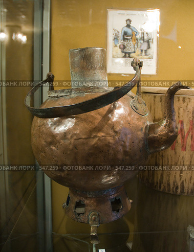 Сбитенник - прародитель самовара. XVIII век. Музей "Тульские самовары", Тула (2008 год). Редакционное фото, фотограф Владимир Воякин / Фотобанк Лори