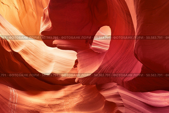sculpted rock in the Antelope Slot Canyon. Стоковое фото, агентство Ingram Publishing / Фотобанк Лори