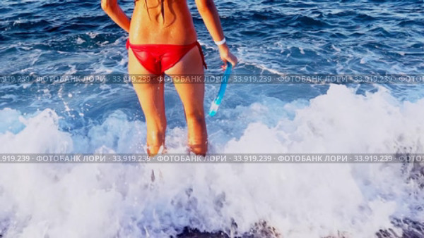 Sea girl legs fins and buttock fear of water. Стоковая анимация, аниматор Gennadiy Poznyakov / Фотобанк Лори