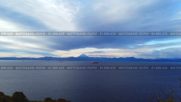 Seascape overlooking Avacha Bay.Kamchatka, Russia (2023 год). Стоковое видео, видеограф Виктория Кольцова / Фотобанк Лори