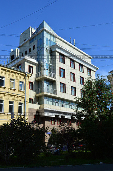 Семиэтажное административное здание, 2007 года постройки. Предприятие по управлению собственностью за рубежом (Госзагрансобственность). Малый Казенный переулок, 3. Басманный район. Город Москва (2019 год). Редакционное фото, фотограф lana1501 / Фотобанк Лори