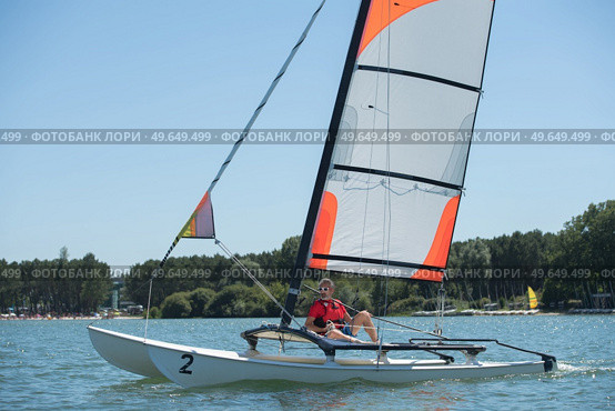 senior man relaxing on catamaran. Стоковое фото, агентство Ingram Publishing / Фотобанк Лори