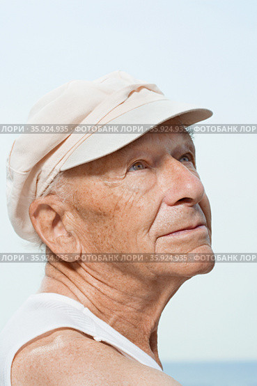 Senior man wearing a cap. Стоковое фото, фотограф Shannon Fagan / Ingram Publishing / Фотобанк Лори