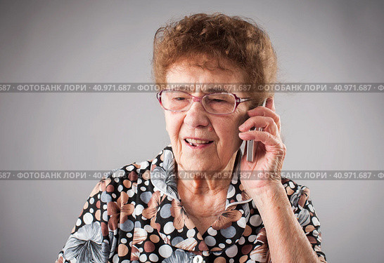 Seniors talking mobile phone. Стоковое фото, фотограф Гладских Татьяна / Фотобанк Лори