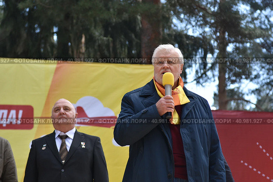 Сергей Миронов на Первомае (2021 год). Редакционное фото, фотограф Наталья Филатова / Фотобанк Лори