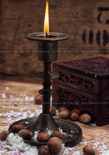 set foto burning Christmas candle in  brass candlesticks. Стоковое фото, агентство Ingram Publishing / Фотобанк Лори