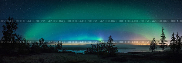 Северное сияние, отражающееся в воде. Стоковое фото, фотограф Данил Хусаинов / Фотобанк Лори