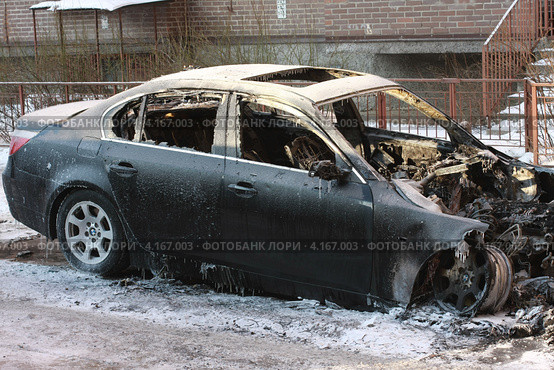 Сгоревший автомобиль (2012 год). Редакционное фото, фотограф Басина Наталья / Фотобанк Лори