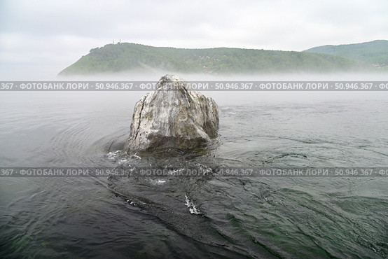 Шаман Камень в тумане. Исток Ангары. Озеро Байкал. Стоковое фото, фотограф Александр Тараканов / Фотобанк Лори