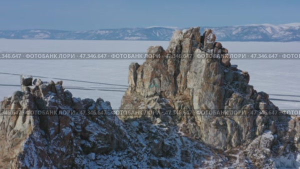 Shaman rock in frozen lake Baikal. Стоковое видео, видеограф Михаил Коханчиков / Фотобанк Лори