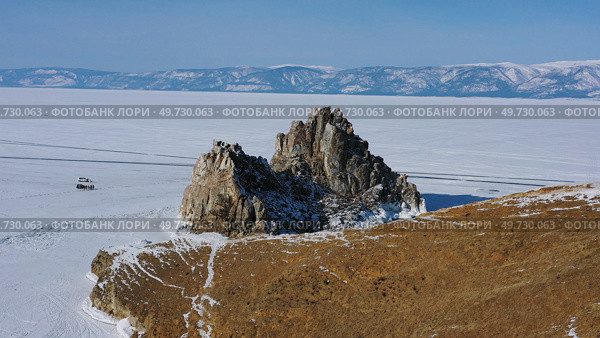 Shaman rock in frozen lake Baikal. Стоковое фото, фотограф Михаил Коханчиков / Фотобанк Лори