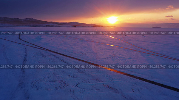 Shaman rock in frozen lake Baikal. Стоковое фото, фотограф Михаил Коханчиков / Фотобанк Лори