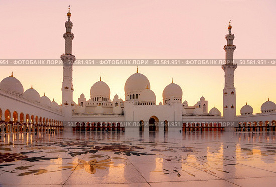 Sheikh Zayed Grand Mosque at dusk in Abu Dhabi, UAE. Стоковое фото, агентство Ingram Publishing / Фотобанк Лори