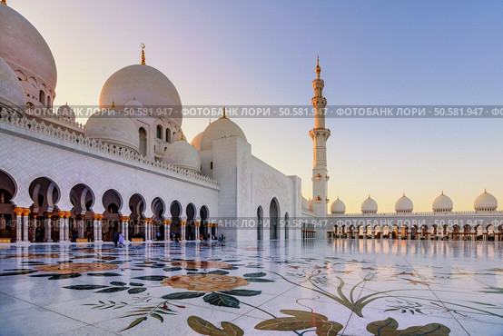 Sheikh Zayed Grand Mosque in Abu Dhabi, UAE. Стоковое фото, агентство Ingram Publishing / Фотобанк Лори