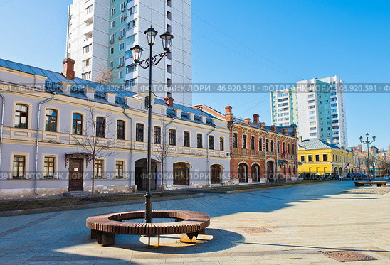 Школьная улица, 26-42. Весенний солнечный день. Москва. Редакционное фото, фотограф E. O. / Фотобанк Лори