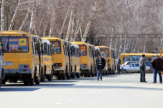 Школьные автобусы (2012 год). Редакционное фото, фотограф Rekacy / Фотобанк Лори