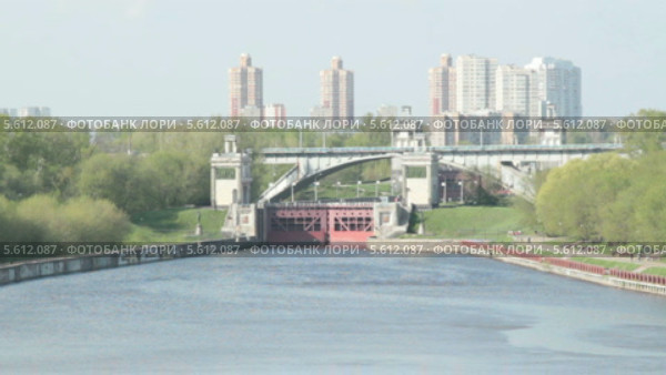 Шлюз на канале имени Москвы (2013 год). Стоковое видео, видеограф Овсеенко Надежда / Фотобанк Лори